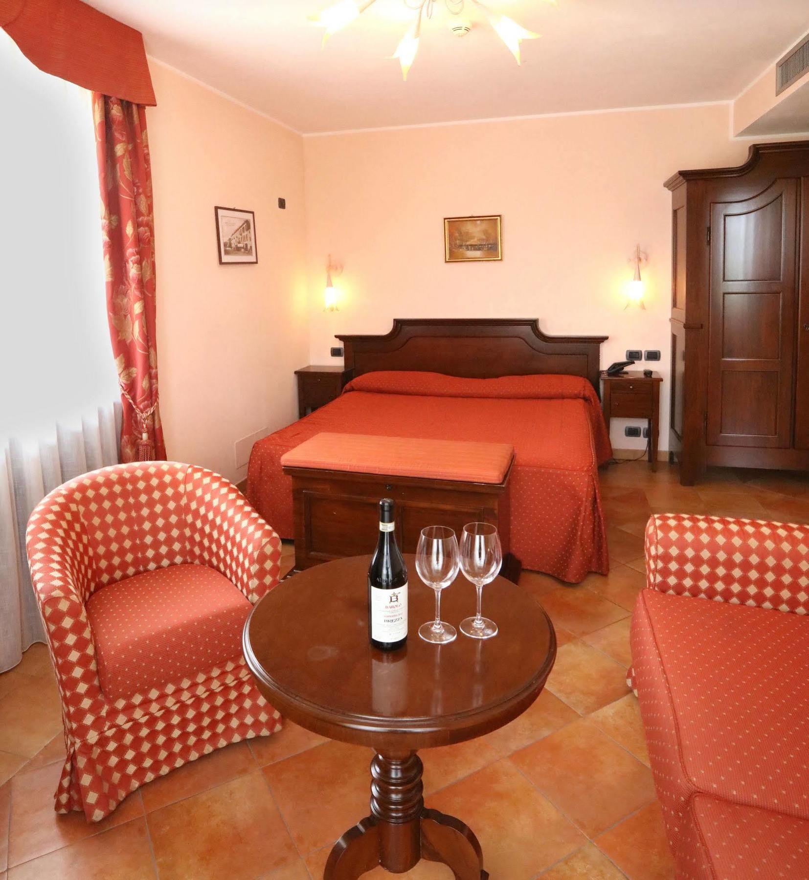 Hotel Barolo Esterno foto